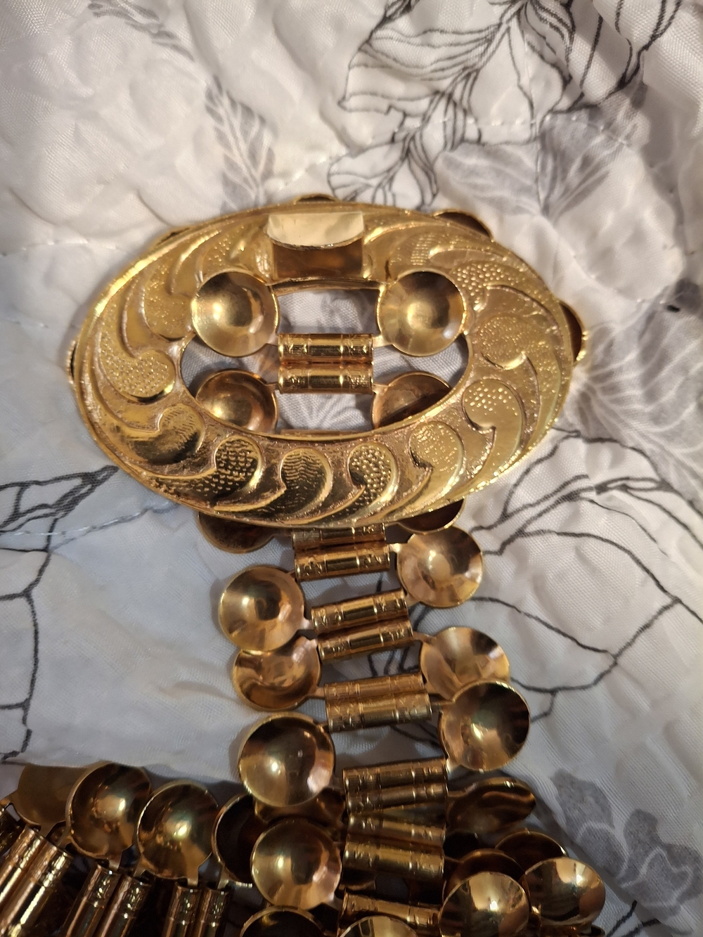 Gold-Tone Statement Link Belt for Women - Picture 5 of 8